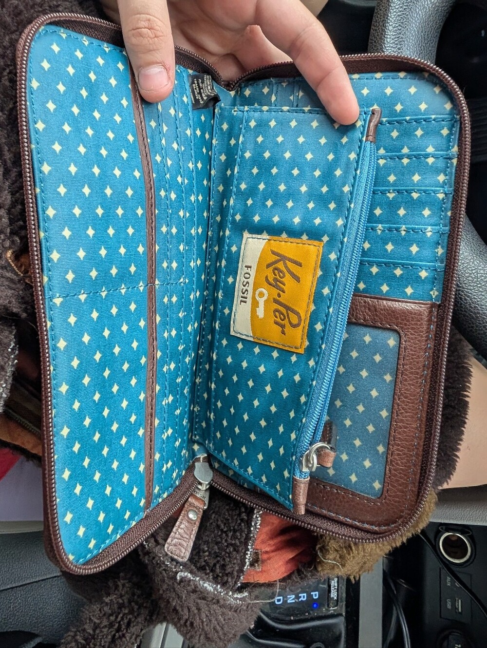 FOSSIL Key-Per Olive Wallet - Picture 2 of 3